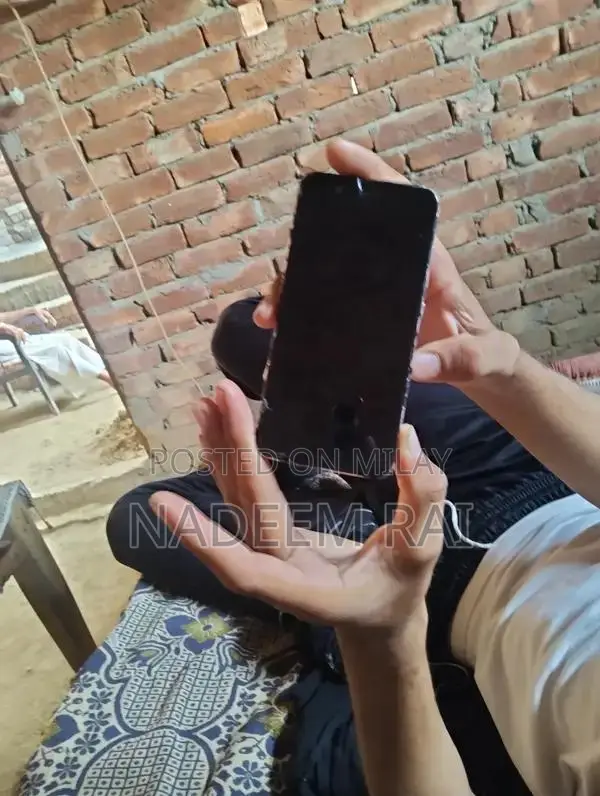 HUAWEI Nova 2 Smartphone - Compact Mobile Device