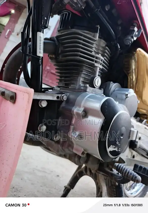 Honda 125cc Self-Start Motorcycle in Gold Finish