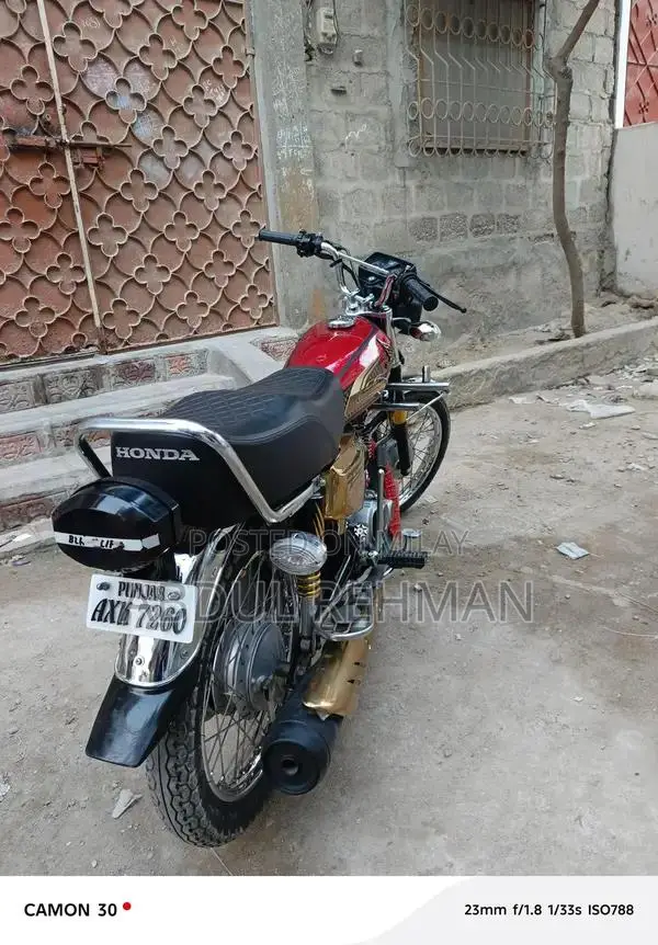Honda 125cc Self-Start Motorcycle in Gold Finish