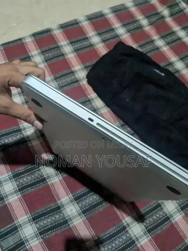 Apple MacBook Pro Mid-2012 - Core i7 Laptop