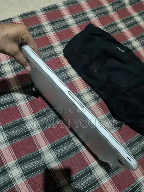 Apple MacBook Pro Mid-2012 - Core i7 Laptop