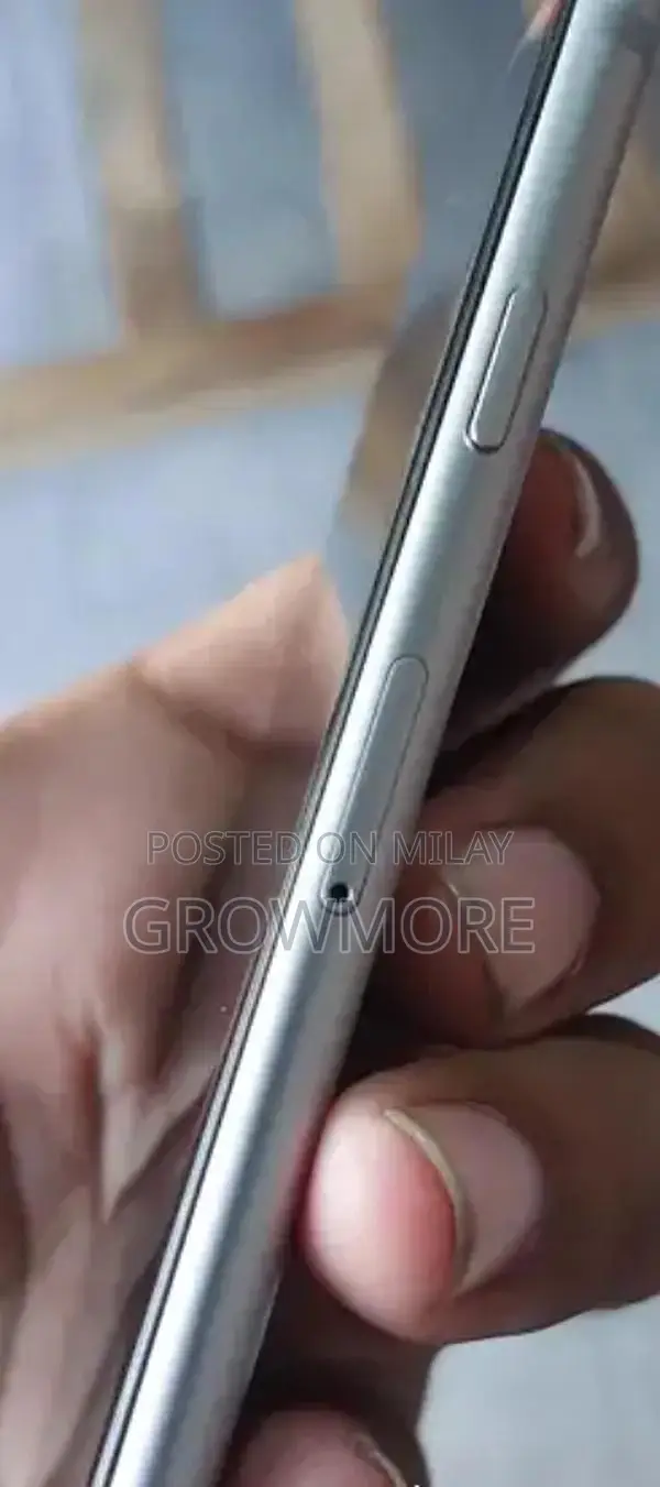 Apple iPhone 6 Smartphone - 16GB Storage, Pristine Condition