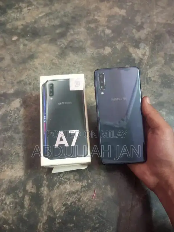 Samsung Galaxy A7 2018 Smartphone Quad Camera Mid-Range Device