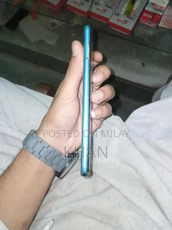 Compact Smartphone with Advanced Mobile Features