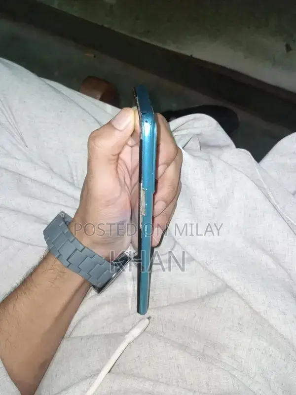 Compact Smartphone with Advanced Mobile Features