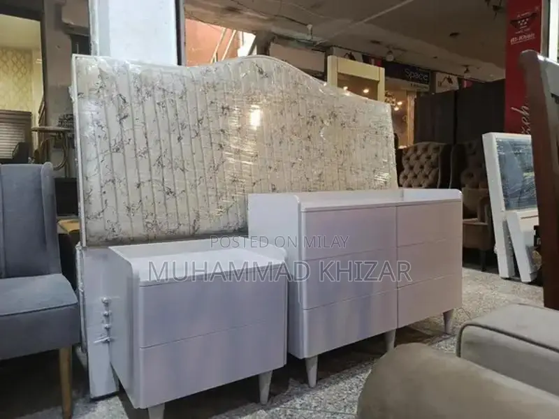 Deco Polish Contemporary Light Wood Bedroom Set