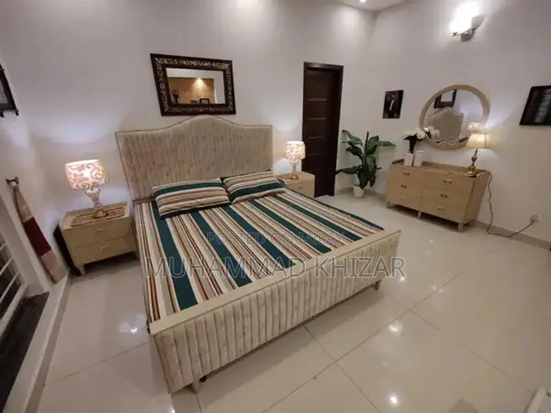 Deco Polish Contemporary Light Wood Bedroom Set