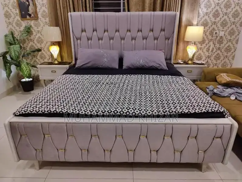 Deco Polish Contemporary Light Wood Bedroom Set