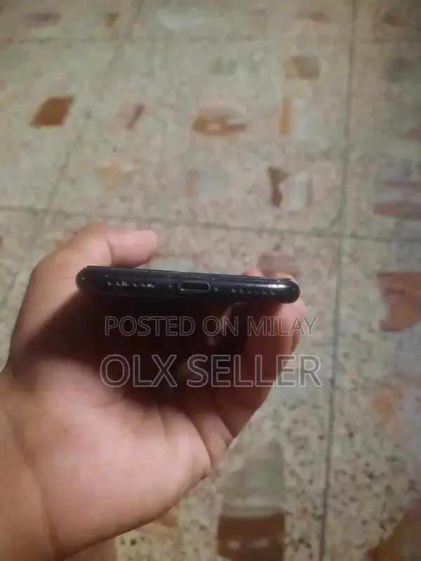 Apple iPhone 7 128GB Smartphone - PTA Approved Condition