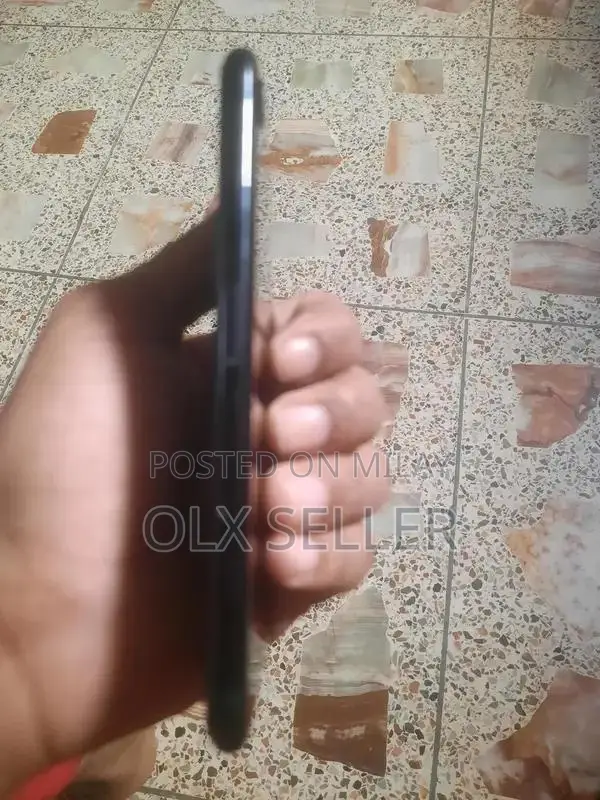 Apple iPhone 7 128GB Smartphone - PTA Approved Condition