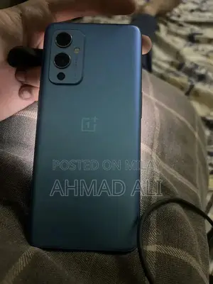 OnePlus 9 Smartphone with Display Issues and Gaming Performance