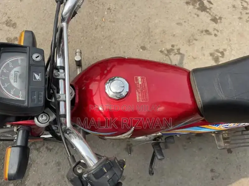 Honda 70 Motorcycle - 2019 Model Low Mileage Motorcycle