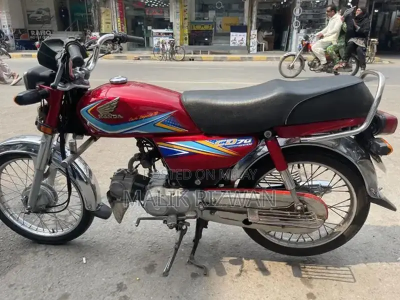 Honda 70 Motorcycle - 2019 Model Low Mileage Motorcycle