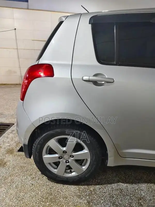 Suzuki Swift DLX 2018 Compact Sedan