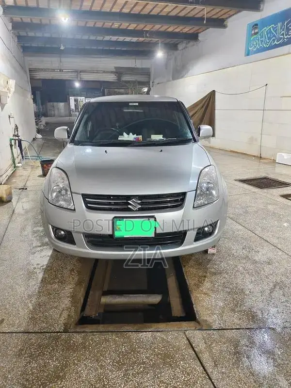 Suzuki Swift DLX 2018 Compact Sedan