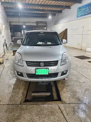 Suzuki Swift DLX 2018 Compact Sedan