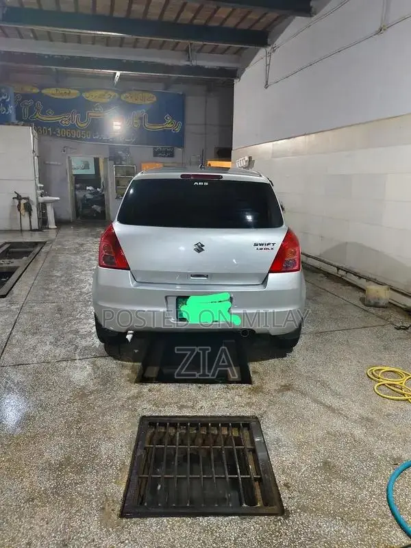 Suzuki Swift DLX 2018 Compact Sedan