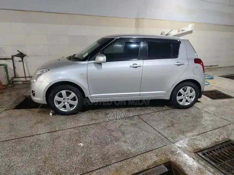 Suzuki Swift DLX 2018 Compact Sedan