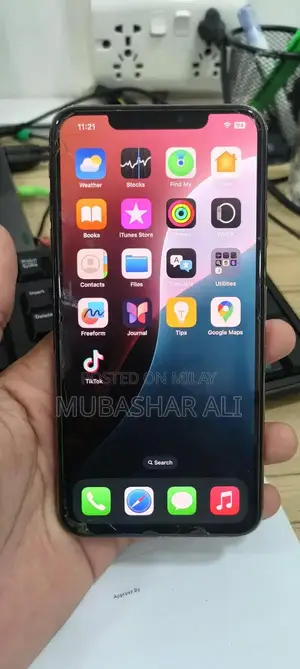 Photo - Apple iPhone XS Max 256GB Dual SIM Smartphone