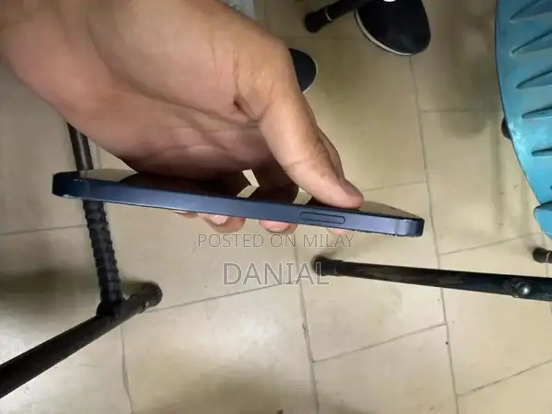 Pre-Owned Apple iPhone 12 with Battery Health and Face ID