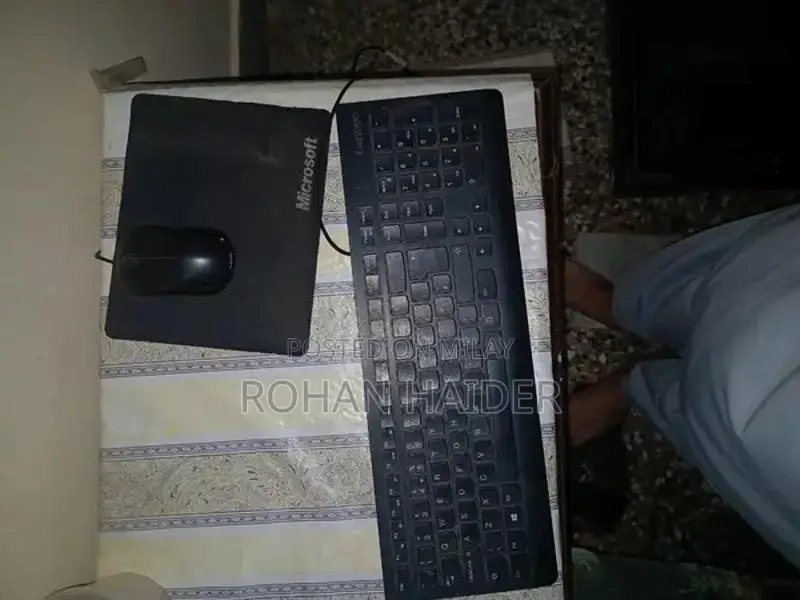 HP Desktop Computer with 22-Inch Monitor