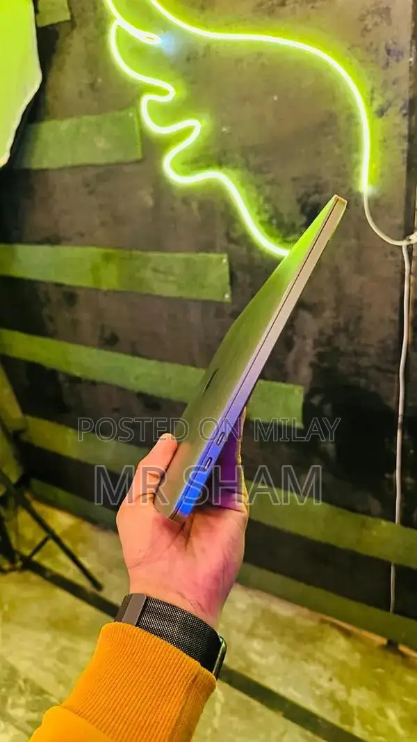 Apple MacBook Pro 2017 Touchbar Laptop