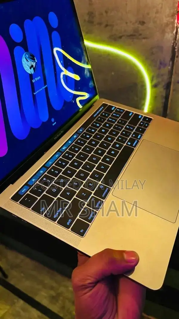 Apple MacBook Pro 2017 Touchbar Laptop