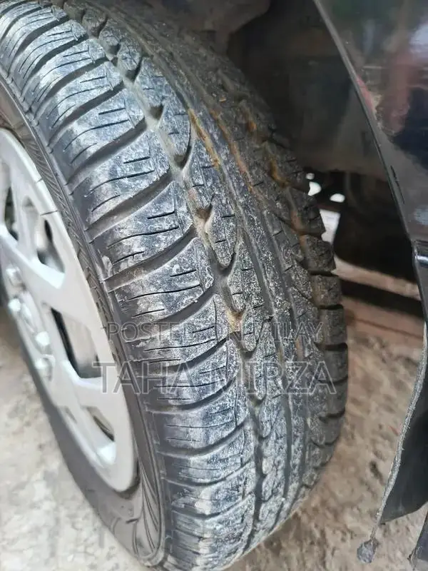 Santro Compact Car with New Tyres and AC