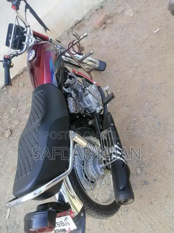 Honda CG 125 Motorcycle - 2024 Model Compact Commuter Bike