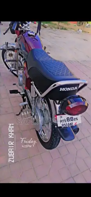 Honda CG 125 Motorcycle - 2024 Model Compact Commuter Bike