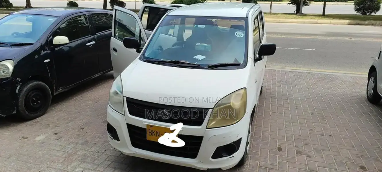 Suzuki Wagon R Compact Hatchback with Central Locking