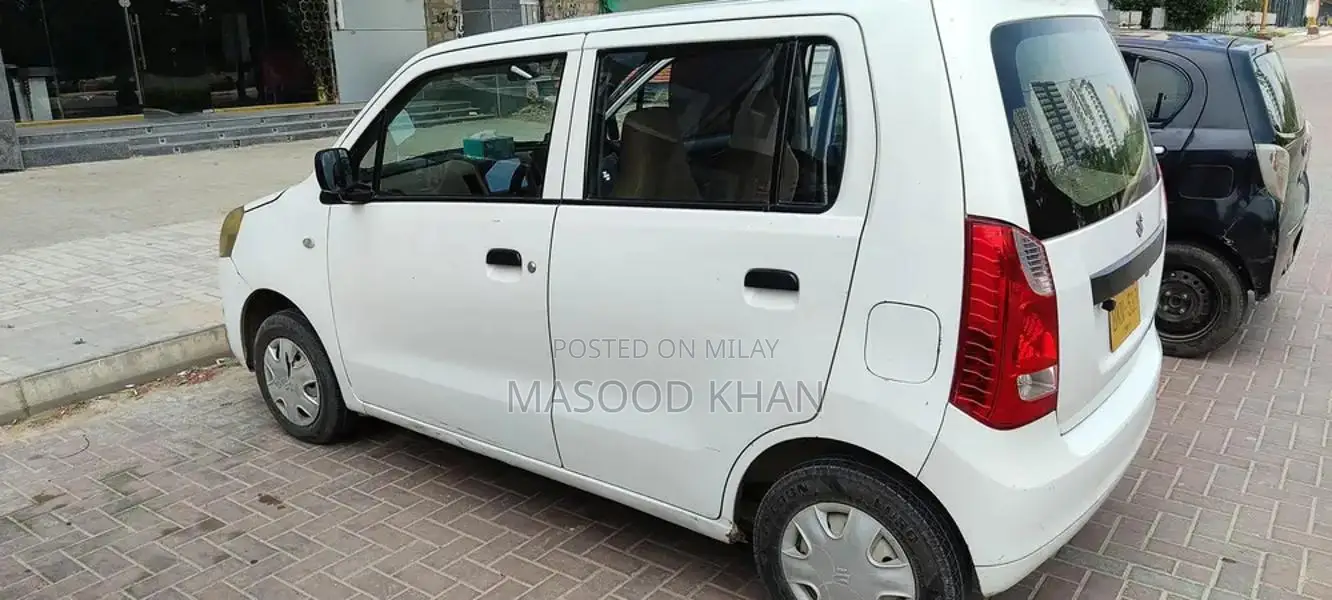 Suzuki Wagon R Compact Hatchback with Central Locking