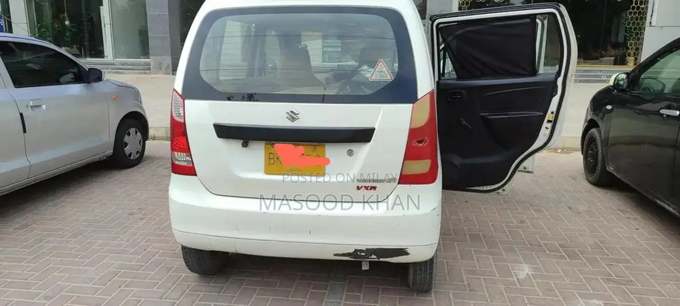 Suzuki Wagon R Compact Hatchback with Central Locking