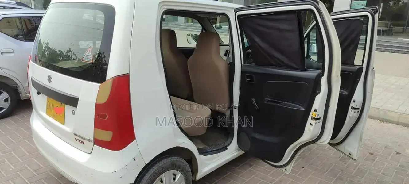 Suzuki Wagon R Compact Hatchback with Central Locking