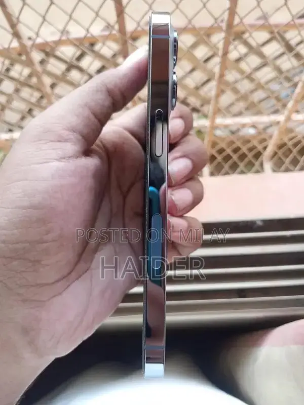 Premium iPhone 13 Pro - Excellent Condition, Low Usage