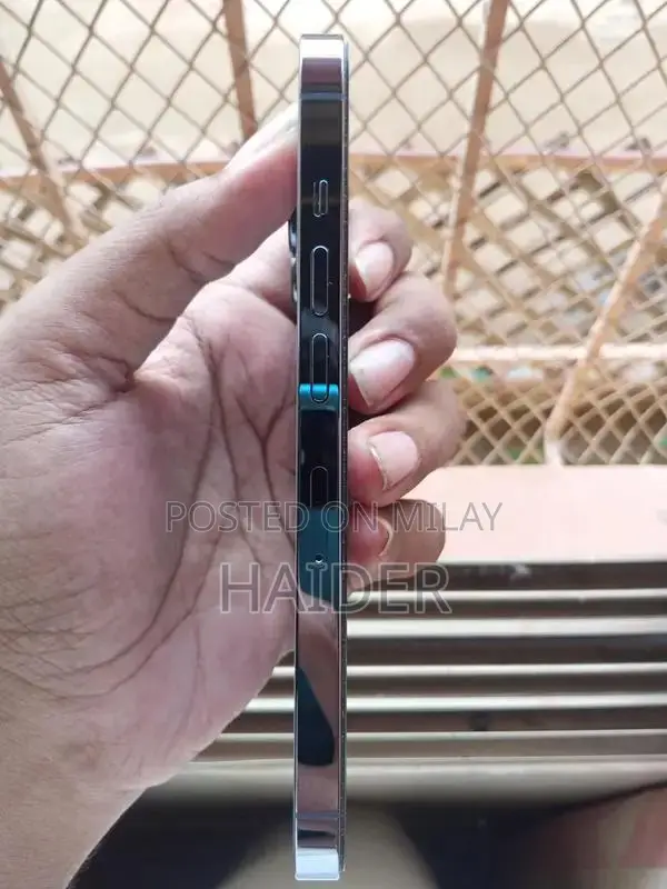 Premium iPhone 13 Pro - Excellent Condition, Low Usage