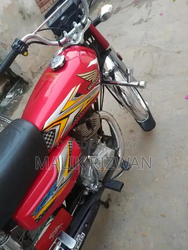 Honda 125cc Motorcycle Low Mileage Near Mint Condition