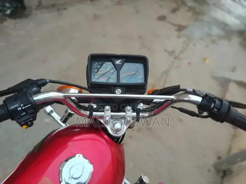 Honda 125cc Motorcycle Low Mileage Near Mint Condition