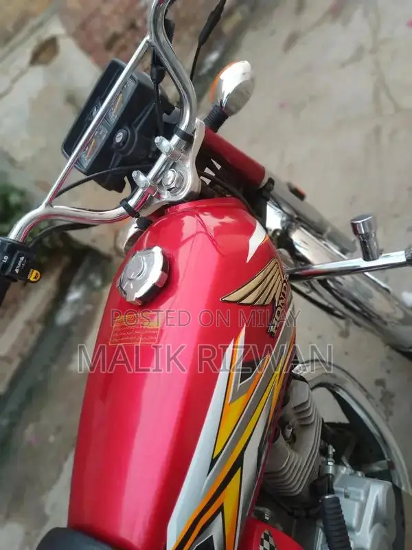 Honda 125cc Motorcycle Low Mileage Near Mint Condition