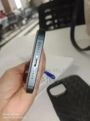 Apple iPhone 13 128GB Smartphone - Excellent Condition