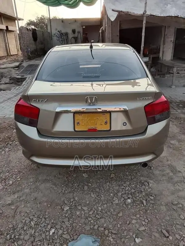 Honda City 2014 Sedan - Pristine Condition Low Mileage