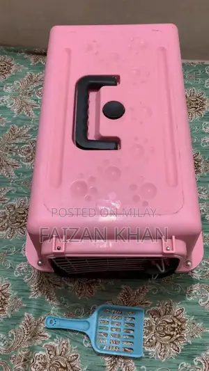 Durable Cat Enclosure with Litter Spoon