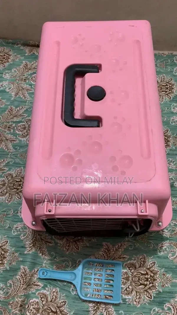 Durable Cat Enclosure with Litter Spoon