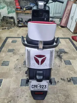 METRO E8S PRO Performance Vehicle 2024 Model