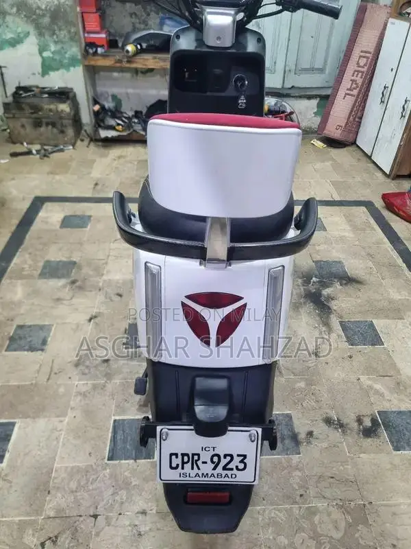 METRO E8S PRO Performance Vehicle 2024 Model