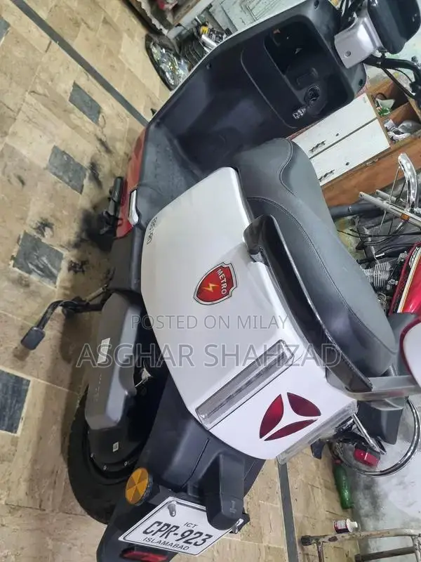 METRO E8S PRO Performance Vehicle 2024 Model