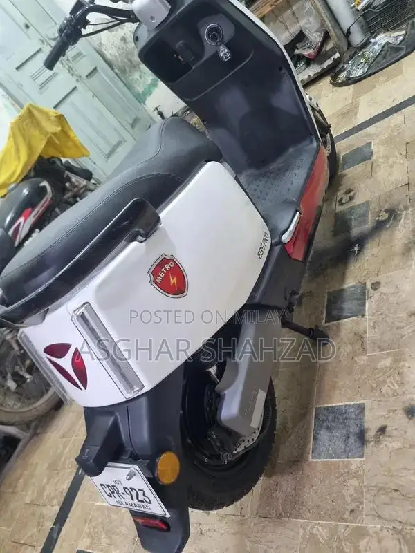 METRO E8S PRO Performance Vehicle 2024 Model