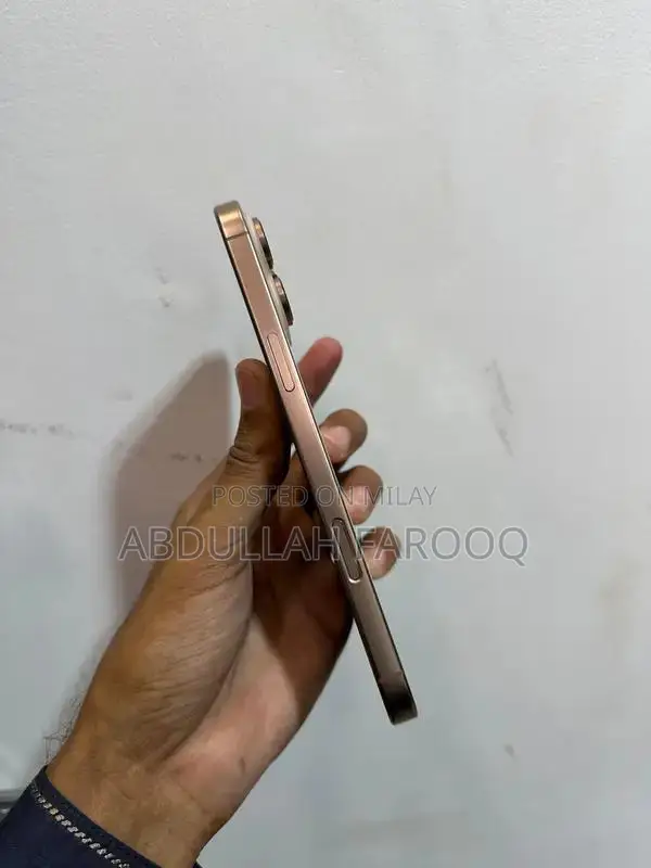 Ultra-Premium Smartphone 256GB Desert Titanium Dual SIM