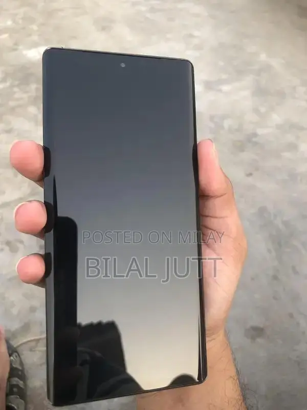 High-End Smartphone with Dual SIM Capability