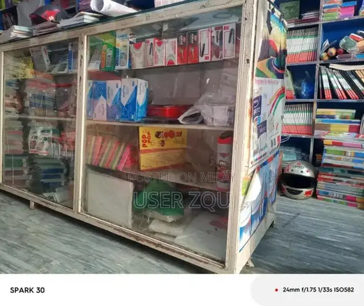 Single Shelf Metal Furniture with Mirrored Surface